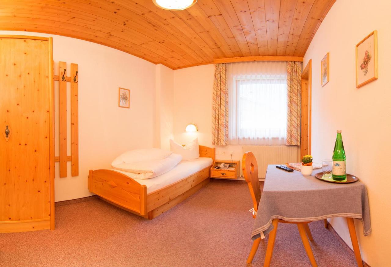 Bed and Breakfast Haus Elisabeth Neustift im Stubaital Pokoj fotografie
